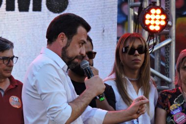 Sao Paulo (SP), Brezilya 08 / 31 / 2024 - Sao Paulo belediye başkanlığı için PSOL adayı Guilherme Boulos, Cumartesi öğleden sonra Sao Paulo 'nun orta kesimindeki Praca Roosevelt' te bir miting düzenledi.