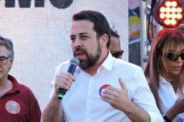 Sao Paulo (SP), Brezilya 08 / 31 / 2024 - Sao Paulo belediye başkanlığı için PSOL adayı Guilherme Boulos, Cumartesi öğleden sonra Sao Paulo 'nun orta kesimindeki Praca Roosevelt' te bir miting düzenledi.