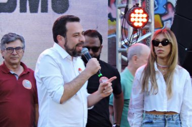 Sao Paulo (SP), Brezilya 08 / 31 / 2024 - Sao Paulo belediye başkanlığı için PSOL adayı Guilherme Boulos, Cumartesi öğleden sonra Sao Paulo 'nun orta kesimindeki Praca Roosevelt' te bir miting düzenledi.