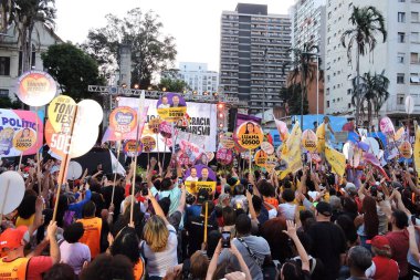 Sao Paulo (SP), Brezilya 08 / 31 / 2024 - Sao Paulo belediye başkanlığı için PSOL adayı Guilherme Boulos, Cumartesi öğleden sonra Sao Paulo 'nun orta kesimindeki Praca Roosevelt' te bir miting düzenledi.