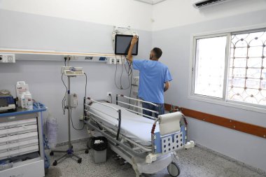 Gazze 'deki Al-Shifa Hastanesi' nin acil servisi yeniden açıldı. 1 Eylül 2024, Gazze, Filistin: Hastanenin büyük bir bölümü İsrail ordusu tarafından yok edildiği için Gazze 'deki Al-Shifa Hastanesi' nin yeniden açılması 
