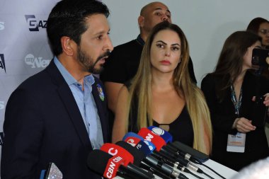 Sao Paulo (SP), Brezilya 09 / 01 / 2024 Sao Paulo Ricardo Nunes belediye başkanı adayı, TV Gazeta ve Canal MyNews tarafından Avenida Paulista 'daki TV Gazeta genel merkezinde düzenlenen bir tartışma sonrasında 