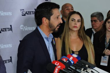 Sao Paulo (SP), Brezilya 09 / 01 / 2024 Sao Paulo Ricardo Nunes belediye başkanı adayı, TV Gazeta ve Canal MyNews tarafından Avenida Paulista 'daki TV Gazeta genel merkezinde düzenlenen bir tartışma sonrasında 