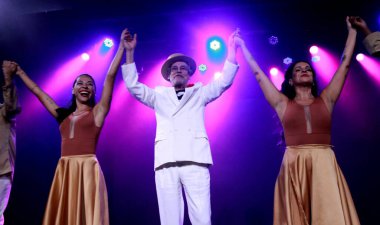 Rio de Janeiro (RJ), Brezilya 08 / 31 / 2024 - Teatro Rival Petrobras 'ın sahnesinde, Carlinhos de Jesus Dance Company ile bu cumartesi gecesi, 31 Ağustos 2024. 