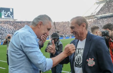 Sao Paulo (SP), Brezilya 09 / 01 / 2024 Flamengo koçu Tite ve Korintliler 'den Ramon Diaz 2024 Brezilya Şampiyonası' nın 25. turunda birbirlerini selamlıyorlar.