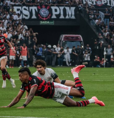 Sao Paulo (SP), Brezilya 09 / 01 / 2024 Flamengo 'dan Bruno Henrique ve Korintliler' den Fagner 2024 Brezilya Şampiyonası serisi A serisinin 25. turunda Corinthians ve Flamengo arasında oynadılar.