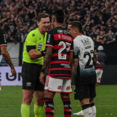 Sao Paulo (SP), Brezilya 09 / 01 / 2024 Flamengo 'dan Bruno Henrique ve Korintliler' den Fagner 2024 Brezilya Şampiyonası serisi A serisinin 25. turunda Corinthians ve Flamengo arasında oynadılar.