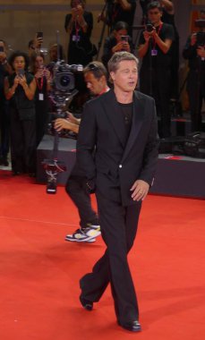 George Clooney ve Brad Pitt 81. Venedik Film Festivali 'nde. 1 Eylül 2024, Venedik, İtalya: George Clooney ve Brad Pitt Jon Watts tarafından yazılan ve yönetilen 