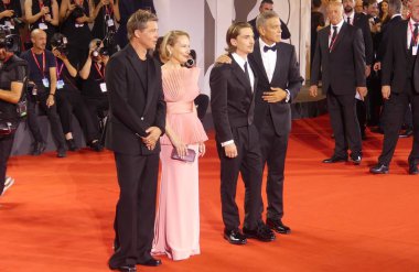 George Clooney ve Brad Pitt 81. Venedik Film Festivali 'nde. 1 Eylül 2024, Venedik, İtalya: George Clooney ve Brad Pitt Jon Watts tarafından yazılan ve yönetilen 