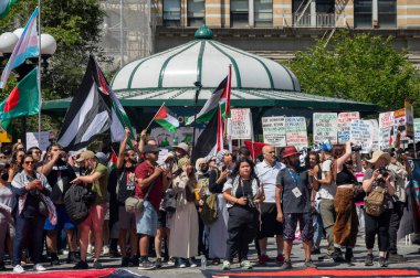 New York 'ta Gazze için İşçi Bayramı Yürüyüşü. 2 Eylül 2024, New York, New York, ABD: Filistinliler, 2 Eylül 2024 'te İşçi Bayramı' nda Washington Square Park 'ta Gazze' yi desteklemek için toplandılar.