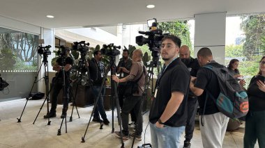 Sao Paulo (SP), Brezilya 09 / 03 / 2024 - Sao Paulo kentinin belediye başkanı adayı Jose Luiz Datena, 3 Eylül 2024 günü öğleden sonra Sirio Libanes hastanesinden ayrıldı..