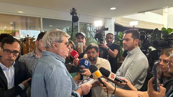 Sao Paulo (SP), Brezilya 09 / 03 / 2024 - Sao Paulo kentinin belediye başkanı adayı Jose Luiz Datena, 3 Eylül 2024 günü öğleden sonra Sirio Libanes hastanesinden ayrıldı..