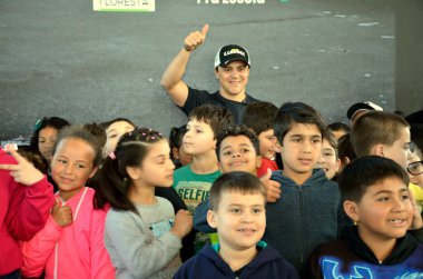 Canoas (RS), Brezilya 07 / 05 / 2024 Felipe Massa bu Perşembe Sao Mateus Halk Okulu 'ndaydı. Vibra sponsorluğundaki Lubrax takımının sürücüsü ve 2024 Stock Car sezonunun lideri.