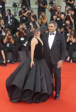 VENICE (IT), İtalya 09 / 04 / 2024 - 81. Venedik Uluslararası Film Festivali, Kırmızı Halı Kadını Gaga ve Joaquin Phoenix 'in 