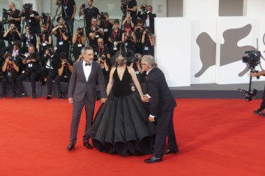 VENICE (IT), İtalya 09 / 04 / 2024 - 81. Venedik Uluslararası Film Festivali, Kırmızı Halı Kadını Gaga ve Joaquin Phoenix 'in 