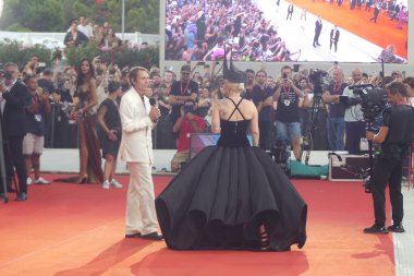 VENICE (IT), İtalya 09 / 04 / 2024 - 81. Venedik Uluslararası Film Festivali, Kırmızı Halı Kadını Gaga ve Joaquin Phoenix 'in 