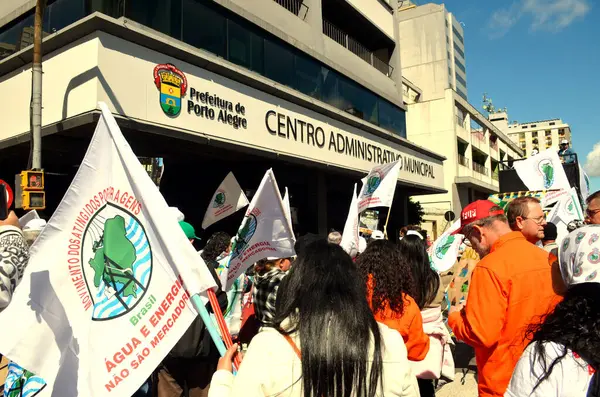 stock image Porto Alegre (RS), Brazil 09/05/2024 The Movement of People Affected by Dams (MAB) held a protest this Thursday (5), in allusion to Amazon Day, denouncing the alarming situation of drought and severe climate changes