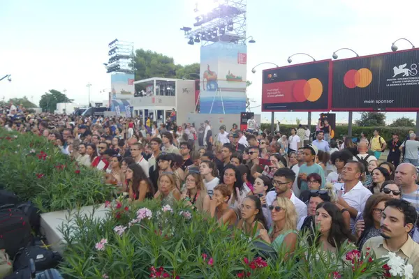 VENICE (IT), İtalya 09 / 04 / 2024 - 81. Venedik Uluslararası Film Festivali, Kırmızı Halı Kadını Gaga ve Joaquin Phoenix 'in 