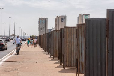 Brezilya (DF), Brezilya 09 / 07 / 2024 Brezilya 'nın Bağımsızlık Günü olan 7 Eylül kutlamalarını izledi. Plano Piloto otobüs terminalinin üst kısmında insanlar hava sunumlarını takip ediyorlar.