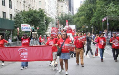 2024 İşçi Bayramı Geçidi. 7 Eylül 2024, New York, ABD: New York City işçileri İşçi Bayramı 'nı beşinci caddedeki bir geçit töreninde 