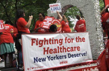 2024 İşçi Bayramı Geçidi. 7 Eylül 2024, New York, ABD: New York City işçileri İşçi Bayramı 'nı beşinci caddedeki bir geçit töreninde 