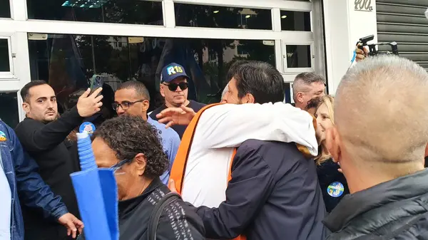Sao Paulo (SP), Brezilya 09 / 06 / 2024 Sao Paulo belediye başkanı ve yeniden seçilme adayı Ricardo Nunes (MDB), bu Cuma sabahı Sao Paulo 'nun Bela Vista kentinde Praca Perola Byington' u ziyaret etti.,