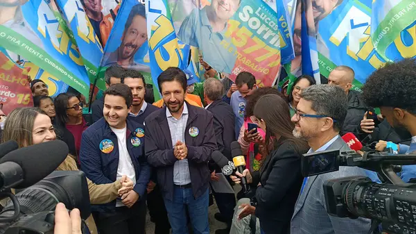 Sao Paulo (SP), Brezilya 09 / 06 / 2024 Sao Paulo belediye başkanı ve yeniden seçilme adayı Ricardo Nunes (MDB), bu Cuma sabahı Sao Paulo 'nun Bela Vista kentinde Praca Perola Byington' u ziyaret etti.,