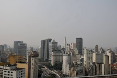 SAO PAULO (SP), 09 / 09 / 2024 Kirlilik Katmanı Pazartesi günü en kötü hava kalitesini kaydeden Sao Paulo 'nun merkezinden görülüyor (9)). 