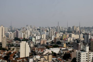 SAO PAULO (SP), 09 / 09 / 2024 Kirlilik Katmanı Pazartesi günü en kötü hava kalitesini kaydeden Sao Paulo 'nun merkezinden görülüyor (9)). 