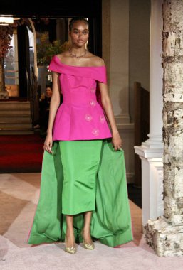 NYFW: NARDOS İlkbahar 2025 Koleksiyonu. 9 Eylül 2024, New York, ABD: Nardos, New York 'ta NYFW sırasında bahar 2025 koleksiyonunu sunar. Nardos, Bahçe Senfonisi, doğanın seslerinden esinlenilmiş. 