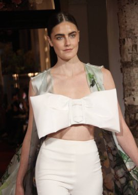 NYFW: NARDOS İlkbahar 2025 Koleksiyonu. 9 Eylül 2024, New York, ABD: Nardos, New York 'ta NYFW sırasında bahar 2025 koleksiyonunu sunar. Nardos, Bahçe Senfonisi, doğanın seslerinden esinlenilmiş. 