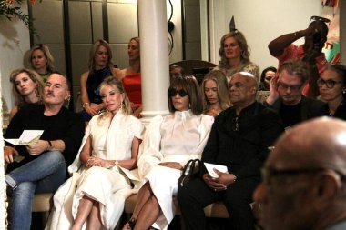 NYFW: NARDOS İlkbahar 2025 Koleksiyonu. 9 Eylül 2024, New York, ABD: Nardos, New York 'ta NYFW sırasında bahar 2025 koleksiyonunu sunar. Nardos, Bahçe Senfonisi, doğanın seslerinden esinlenilmiş. 