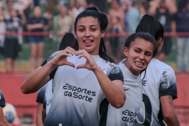 Sao Paulo (SP), 09 / 08 / 2024 Corinthians oyuncusu Duda Sampaio, Corinthians ve Palmeiras arasında oynanan ve 2024 Brezilya Kadınlar Şampiyonası yarı finalinde geçerli olan maçtaki golünü kutluyor.