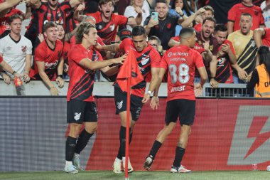 CURITIBA (PR), Brezilya 09 / 11 / 2024 - Sporcu Cuello, Athletico ve Vasco da Gama arasında oynanan maçta Ligga Arena 'da oynanan çeyrek final maçında golünü kutluyor