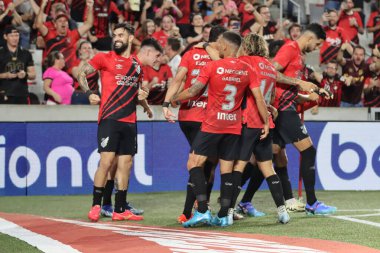 CURITIBA (PR), Brezilya 09 / 11 / 2024 - Sporcu Zapelli, Athletico ve Vasco da Gama arasında oynanan maçta Ligga Arena 'nın çeyrek finalleri için geçerli olan golünü kutluyor