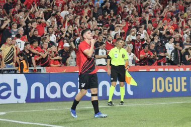 CURITIBA (PR), Brezilya 09 / 11 / 2024 - Sporcu Zapelli, Athletico ve Vasco da Gama arasında oynanan maçta Ligga Arena 'nın çeyrek finalleri için geçerli olan golünü kutluyor