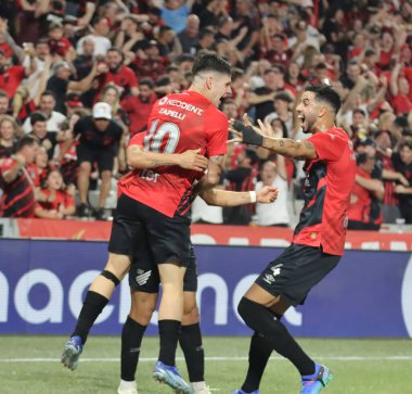 CURITIBA (PR), Brezilya 09 / 11 / 2024 - Sporcu Zapelli, Athletico ve Vasco da Gama arasında oynanan maçta Ligga Arena 'nın çeyrek finalleri için geçerli olan golünü kutluyor