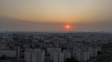 Sao Paulo (SP), 09/11/2024 - Sunset in the Itaquera region in the city of Sao Paulo on another day with dry weather and an intense layer of pollution, this Wednesday, September 11, 2024. clipart