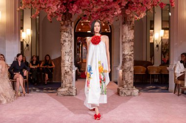 Nardos - Runway - Eylül 2024 New York Moda Haftası. 9 Eylül 2024, New York, New York, ABD: New York City 'de New York Moda Haftası' nın Eylül 2024 'te New York şehrinde bir manken podyumda yürüyor.. 