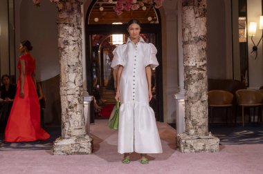 Nardos - Runway - Eylül 2024 New York Moda Haftası. 9 Eylül 2024, New York, New York, ABD: New York City 'de New York Moda Haftası' nın Eylül 2024 'te New York şehrinde bir manken podyumda yürüyor.. 