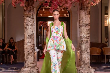 Nardos - Runway - Eylül 2024 New York Moda Haftası. 9 Eylül 2024, New York, New York, ABD: New York City 'de New York Moda Haftası' nın Eylül 2024 'te New York şehrinde bir manken podyumda yürüyor.. 