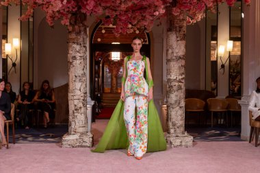 Nardos - Runway - Eylül 2024 New York Moda Haftası. 9 Eylül 2024, New York, New York, ABD: New York City 'de New York Moda Haftası' nın Eylül 2024 'te New York şehrinde bir manken podyumda yürüyor.. 