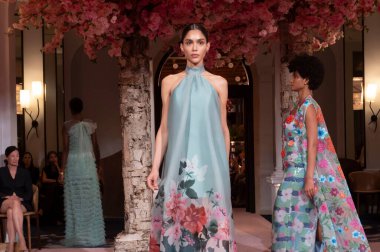 Nardos - Runway - Eylül 2024 New York Moda Haftası. 9 Eylül 2024, New York, New York, ABD: New York City 'de New York Moda Haftası' nın Eylül 2024 'te New York şehrinde bir manken podyumda yürüyor.. 