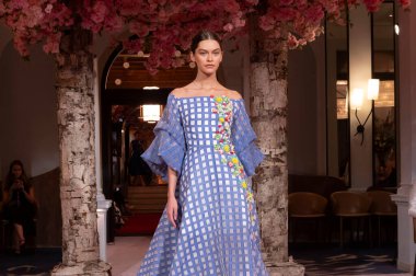 Nardos - Runway - Eylül 2024 New York Moda Haftası. 9 Eylül 2024, New York, New York, ABD: New York City 'de New York Moda Haftası' nın Eylül 2024 'te New York şehrinde bir manken podyumda yürüyor.. 