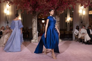 Nardos - Runway - Eylül 2024 New York Moda Haftası. 9 Eylül 2024, New York, New York, ABD: New York City 'de New York Moda Haftası' nın Eylül 2024 'te New York şehrinde bir manken podyumda yürüyor.. 