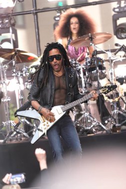 Lenny Kravitz Today Show 'da Heyecan Veren Performansla Sahneyi Sallıyor. 12 Eylül 2024, New York, ABD