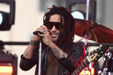 Lenny Kravitz NBC TODAY Show 'da sahne alıyor. 12 Eylül 2024, New York City, ABD 'li şarkıcı, söz yazarı, müzisyen, yapımcı ve aktör..