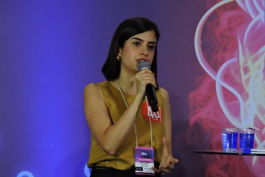Sao Paulo (SP), Brezilya 09 / 13 / 2024 - Sao Paulo belediye başkanı adayı Tabata Amaral (PSB), Vila Guilherme 'deki Expo Center Norte' deki CIEE stajyerlik fuarındaydı.