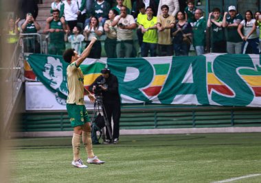 Sao Paulo (SP), Brezilya 09 / 15 / 2024 - Palmeiras 'lı Felipe Anderson, Brezilya Futbol Şampiyonası' nın 26. turunda geçerli olan Palmeiras ve Criciuma arasındaki maçtaki golünü kutluyor