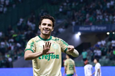 Sao Paulo (SP), Brezilya 09 / 15 / 2024 - Palmeiras 'lı Raphael Veiga, Brezilya Futbol Şampiyonası' nın 26. turu için geçerli olan Palmeiras ve Criciuma arasındaki maçtaki golünü kutluyor.